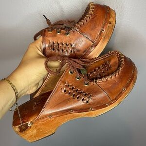 VTG Fanfares leather wooden clogs hippie 70s slip-on platforms woven shoes sz9